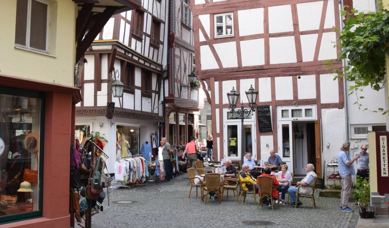 The Old Gemeinde House By The Mosel River Brauneberg Exterior photo