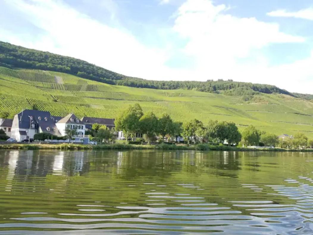 The Old Gemeinde House By The Mosel River Brauneberg Exterior photo