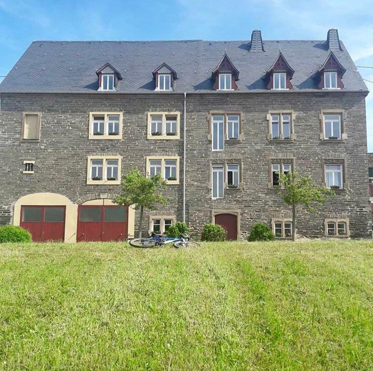 The Old Gemeinde House By The Mosel River Brauneberg Exterior photo